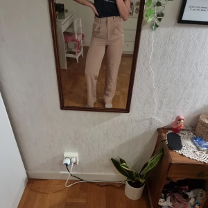 Kostymbyxor  - Kostymbyxor från bikbok. Används ett fåtal gånger. Är 173cn läng