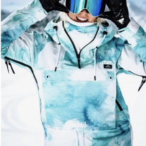 Dope jacka - Säljer denna snygga skidjacka från Dope i turkos färg i modellen annok. En mycket praktisk och varm jacka för åkning i olika väder. Är i nyskick, fick i julklapp för 1 år sen men har endast använt två gånger. Jackan finns inte längre i lager, nypris 1600💙