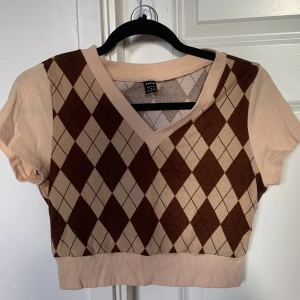 Söt väst - Storlek small i bra skick, nästan oanvänd. Super söt och trendig väst från shein.❤️