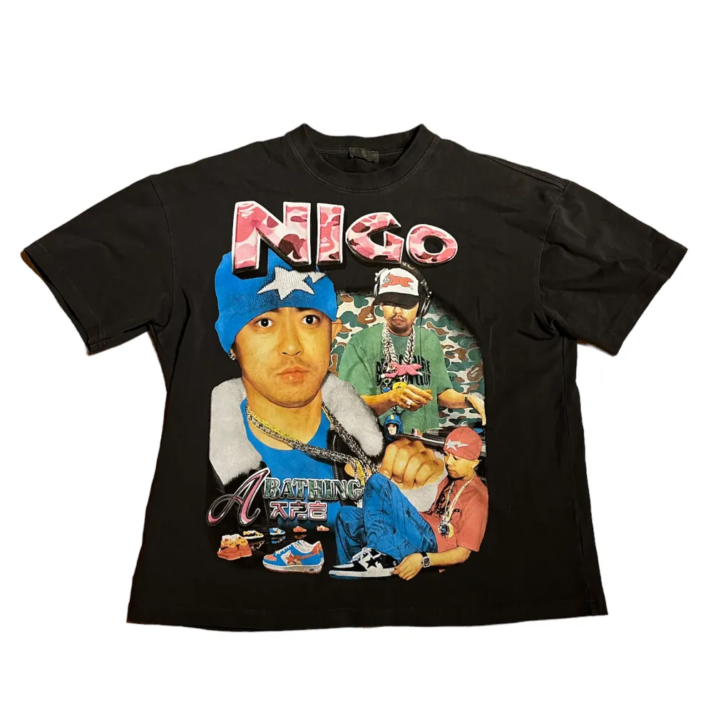En helt ny Nigo Bape Tee i storlek L, som även har setts på Asap Rocky! Skick 10/10 Bud från 500:. T-shirts.