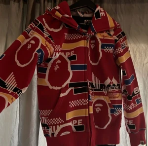 FET BAPE HOODIE - As fet bape hoodie  skriv vid frågor och bilder priset kan sänkas vid snabb affär