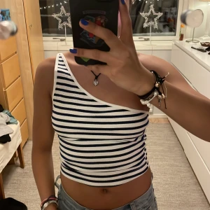 Topp zara  - Fin sommar topp från zara. Storlek S. Som Ny Köparen står för frakt