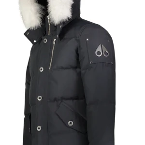 Moose knuckles jacka - Säljer för att den ör lite för stor för mig och då aldrig använder den skicket är fint finns o hämta i Västerås 