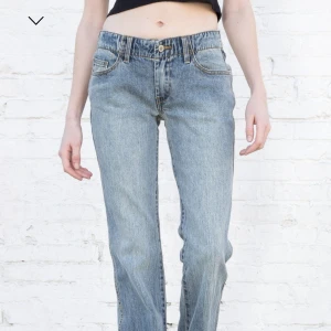 Jeans - Ett par as snygga lågmidjade jeans från brandy Melville säljs pågrund av för små för mig 