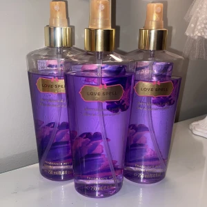 Victoria’s secret - Säljer vissa av mina victoria’s secret parfymer, då jag har så många och vissa kommer ej till användning❤️Pris kan diskuteras privat skriv vilken ni är intresserad av👍🏼