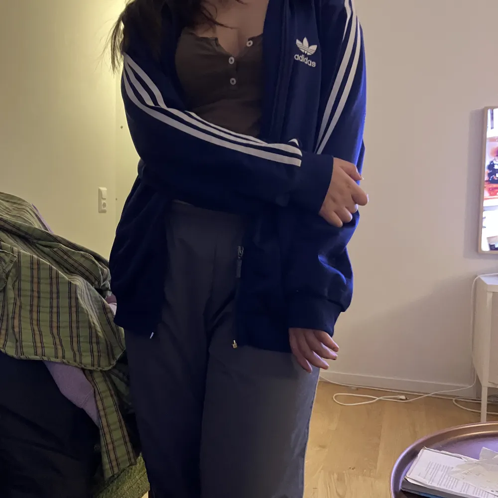 En as cool adidas zip up!!🤝. Tröjor & Koftor.