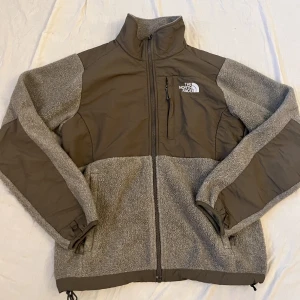 North Face kofta - North Face kofta storlek S women size men passar både man och kvinna. Bra kvalitet