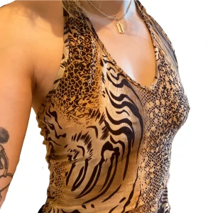 Halterneck topp - Djurmönstrad halterneck topp köpt på Humana