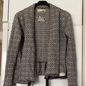 Kofta - En jätte fin kofta som är väldigt skön att ha på sig