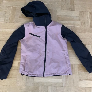 Peak performance  - Skidjacka i storlek 160 sparsamt använd. 