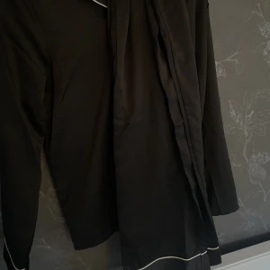 Satinpjyamas - Helt ny, aldrig använd. Storlek S