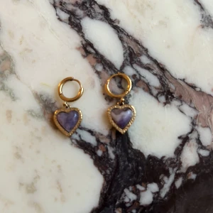 Amethyst hjärtörhängen!  - Lila amethyst örhängen i hjärtform