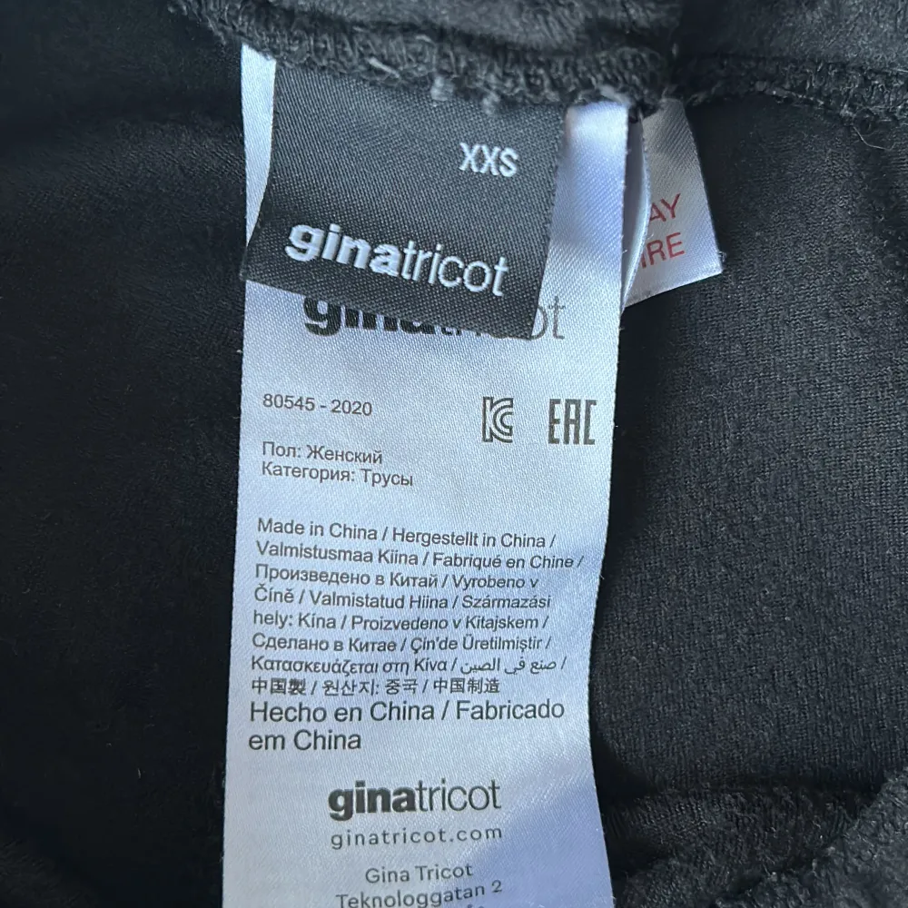 Jag säljer dom här mjukisbyxorna från Ginatricot för att dom har blivit för korta. Dom är i jätte fint skick och använda fåtal gånger. Säljer för 70kr +frakt.. Jeans & Byxor.