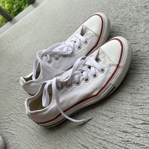 Converse  - Bra skick andvänt 2-3 gånger 