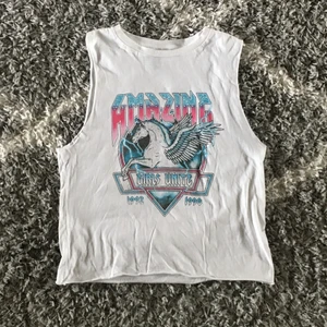 Graphic Tank Top - färg: white 💘  