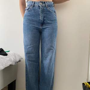 Straight high waisted jeans from zara in size 34. Never worn cause they are too long for me. Originally bought for 399 