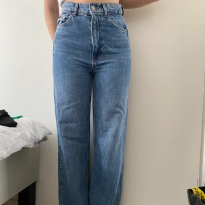 Straight jeans zara  - Straight high waisted jeans from zara in size 34. Never worn cause they are too long for me. Originally bought for 399 