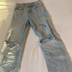 Jeans  - Jeans, som jag använt isch 5 gånger!! Säljer pga för små på mig!🥰