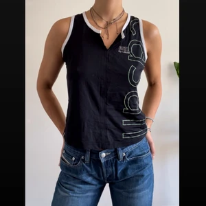 Träningslinne - Snyggt träningslinne från Casall som jag använt till vardags. Perfekt längd⭐️🔒