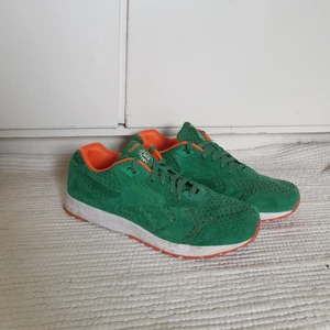 Reebok Sneakers strl 43 - Reebok Sneakernstuff Inferno 15 Stars, strl 43. Knappt använda & i bra skick. Nypris 799:-