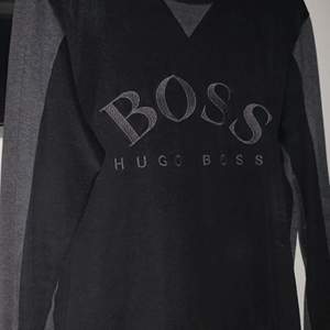 Säljer en fin Hugo boss tröja i storlek m  Passar mig inte längre 