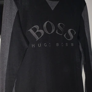 Hugo boss tröja - Säljer en fin Hugo boss tröja i storlek m  Passar mig inte längre 