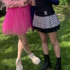 Emo kjol - En rutig ”emo-kjol” med snygg passform. Storlek S 🖤🃏❤️