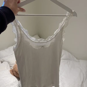 Så fint spets linne - Säljer detta fina spetslinne från zara då det inte kommit till användning. Men 