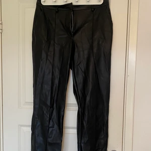 Skinnbyxor - Snygga skinnbyxor från NA-KD. Knappt använda. Perfekta till hösten och vintern 😍