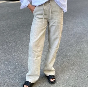 Adsgn linnebyxor  - Beiga linnebyxor från adsgn. Stora i storleken!!💕