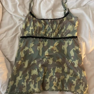 Bik bok camo linne - Sötaste linnet som tyvärr inte passar mig vid brösten strl xs/s