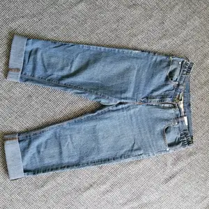 Stretchiga jeans i storlek 38