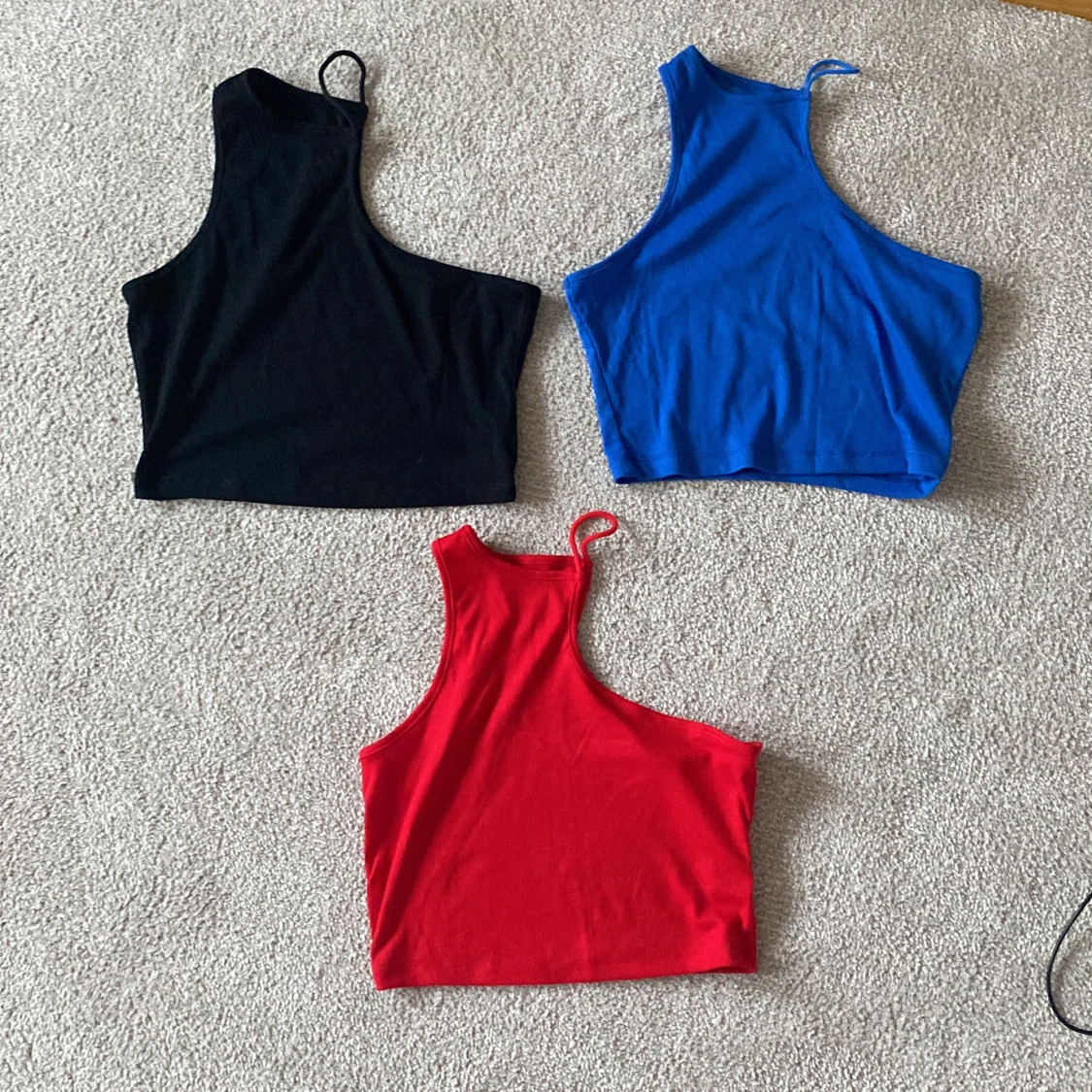 Tre toppar i samma modell från shein