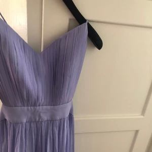 By Malina balklänning lila - Något utsliten i resåren längst ner därav billiga priset. 3990kr är nypris. Säljer för 700kr skriv privat för fler bilder