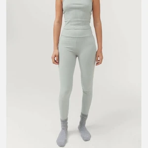 Byxor - Fina ribbade byxor från ellos. Säljer även linnet! Aldrig använt och köparen står för frakten 🦭