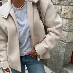 COS jacka - Helt ny COS jacka med lappen kvar🥰  Nypris 999 kr