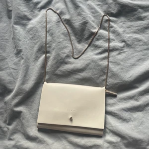 Beige väska - Fler bilder skriv privat!!💞 frakt tillkommer❤️