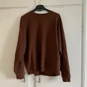 oversized brun sweatshirt i storlek S från monki 🤎 knappt använd