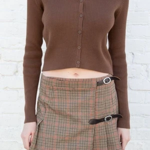 Cardigan - Säljer denna cardigan från brandy Melville som endast är använd en gång, så i nyskick! 