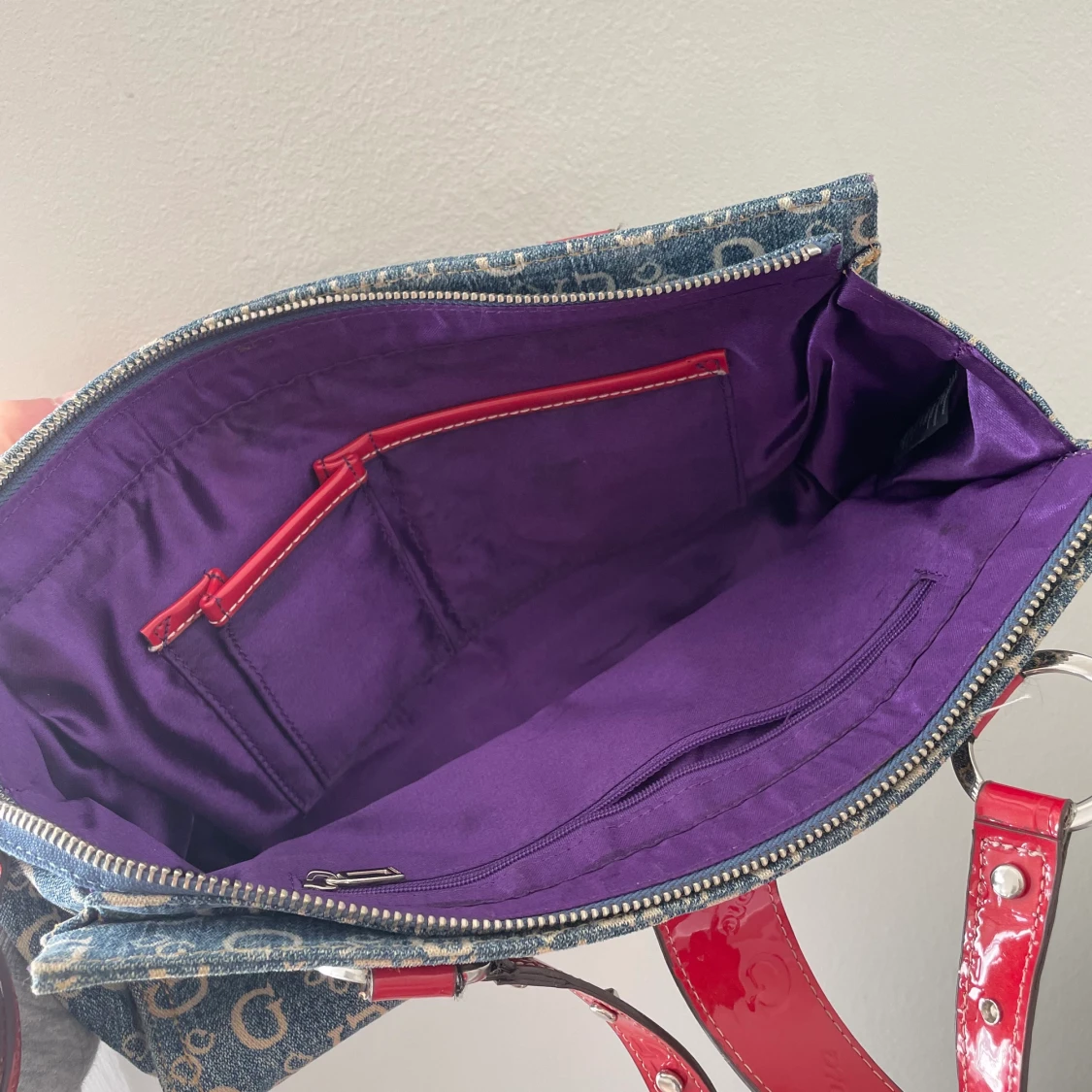 Väska från Guess - 91