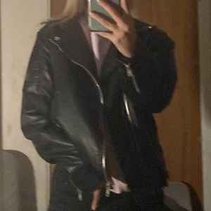 Skinnjacka - Skinnjacka i väldigt fint skick strl M 💕