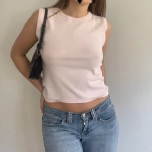 Härlig rosa topp - Perfekt sommartopp i rosa. Passar bra till det mesta. Frakt på 45 eller så möts vi på söder! 