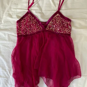 Linne  - Så fint linne köpt på plick men aldrig använt av mig i en så snygg somrig färg, ger lite serena vdw vibes och passar storlek xs💗