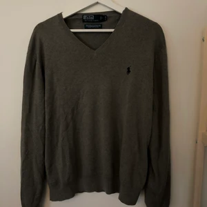 Oversized tröja - Säljer denna snygga oversized tröjan från Ralph Lauren. Den är i bra skick, inga fläckar eller synliga slitningar 😊 skriv om ni har frågor eller för fler bilder 🥰