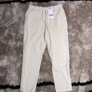 Zara linnebyxor  - zara linnebyxor! Helt nya, aldrg använda. Storlek L men sitter som M. 