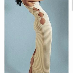 Weekday cutout dress - Söker denna Weekday cutout dress i S-M som har varit slutsåld länge på hemsidan, hör av dig om du säljer! 💗💗