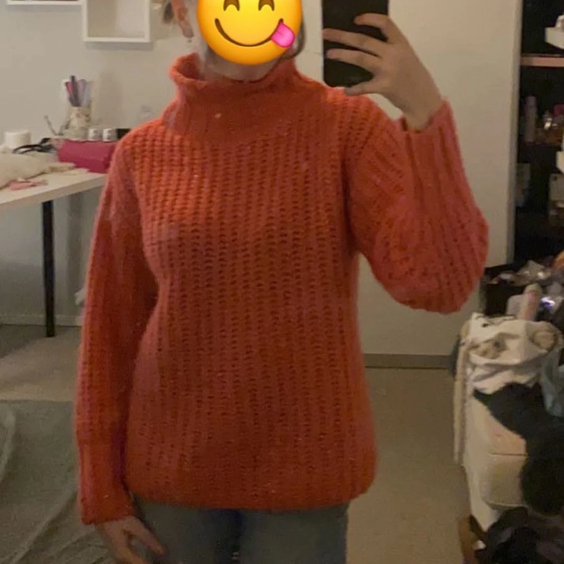 Rosastickad glittrig tröja med krage