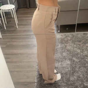 Kostymbyxor från madlady  - Fina och aldrig använt, köparen står för frakten 