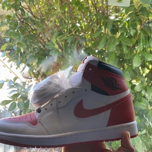 Jordan 1 high heritage - Jordan 1 high heritage- helt nya. Online kvitto finns.      Storlek 44.