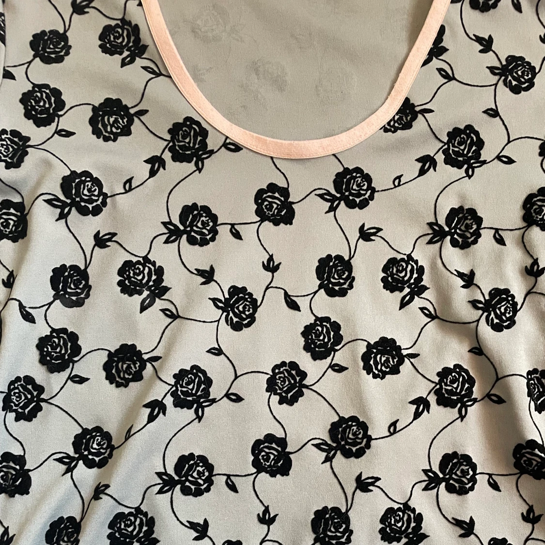 Söt tröja med rosor  - 91